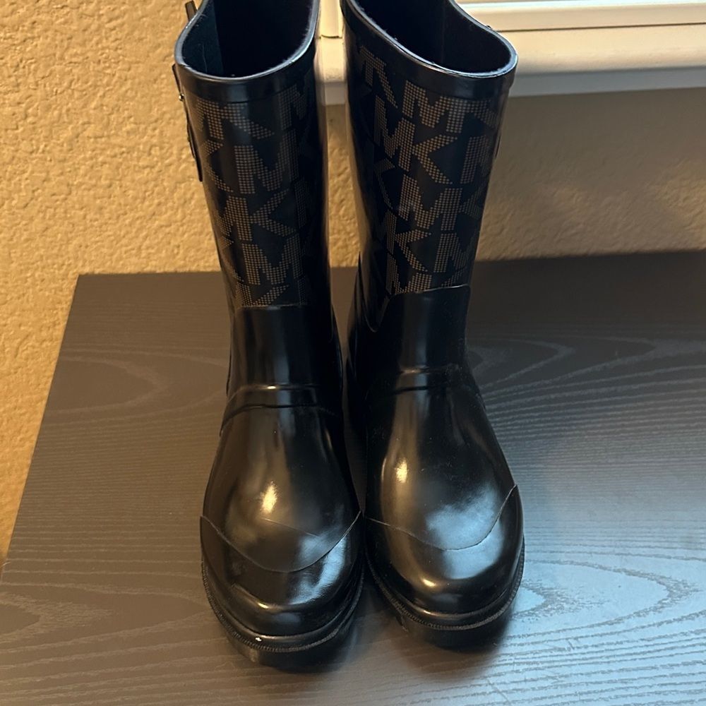 Michael Kors Black Monogram with Buckle Women’s Rain Boots Size 6